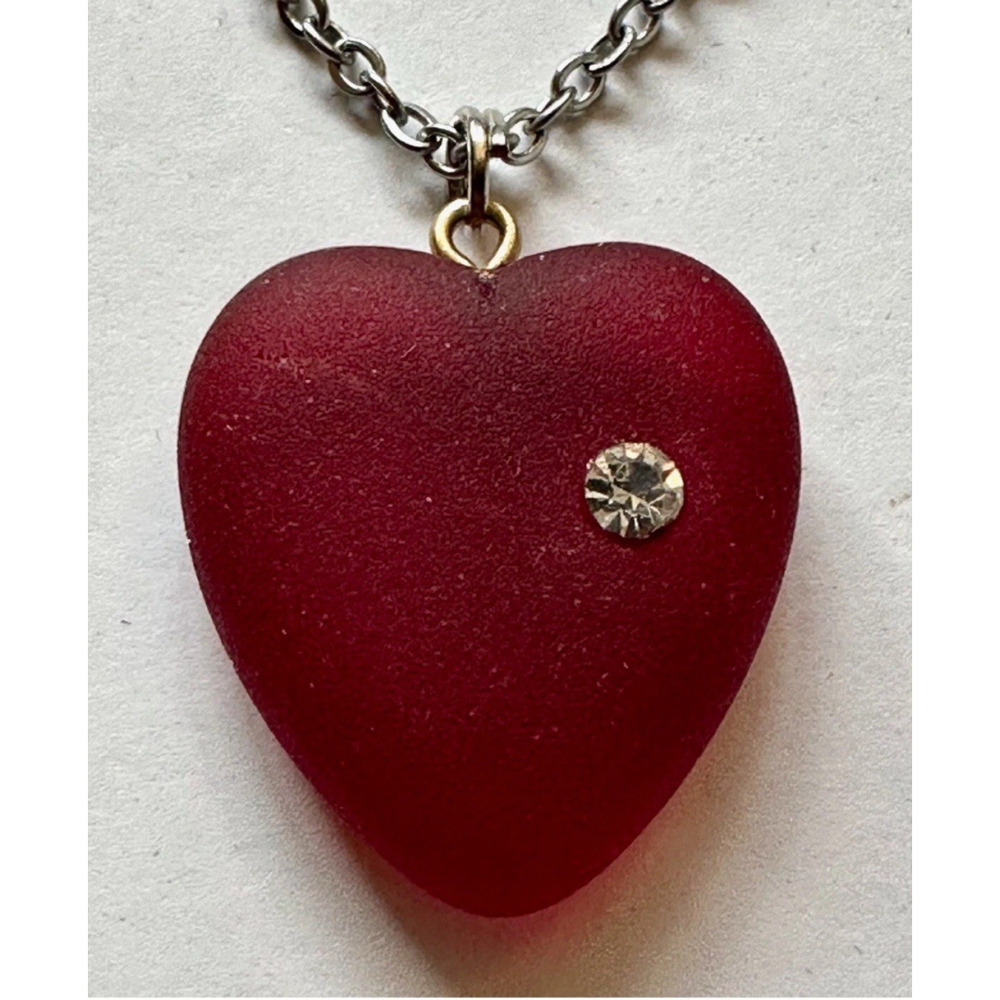 Vintage HEART RED MATTE GLASS CRYSTAL PENDANT 1" necklace 18" ST STEEL Chain